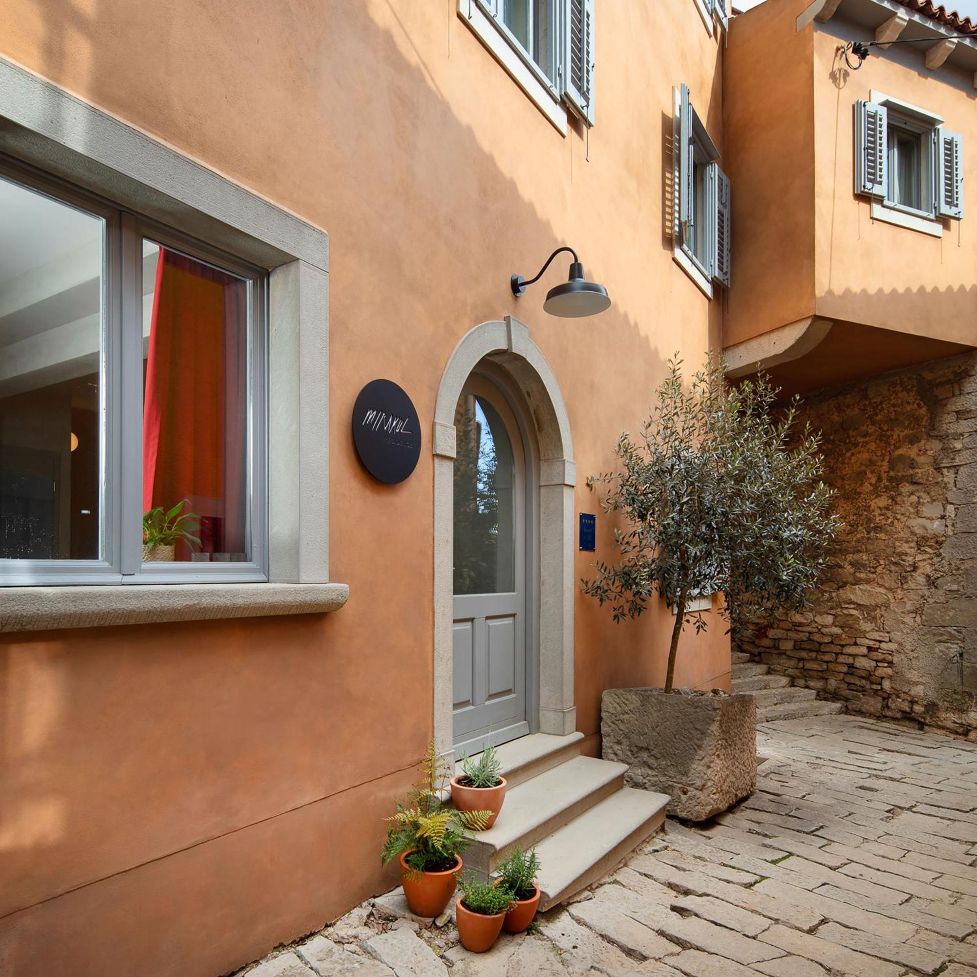 Mirakul Residence In A Cute Historic Town لابين المظهر الخارجي الصورة